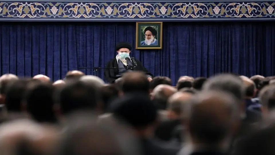 قائد الثورة الإسلامیة: علینا زیادة النمو الاقتصادی لحل مشاکل البلاد