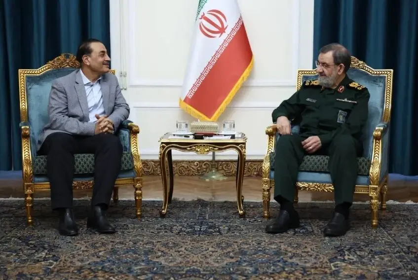 محسن رضایی: هیچ ذره ای از اورانیوم غنی شده از ایران خارج نمی شود
