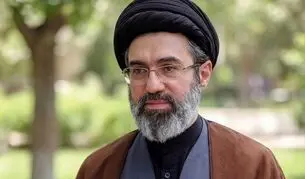پاسخ رهبر انقلاب به نامه‌های جمعی از دانشجویان/ تا رسیدن به قله‌های پیشرفت هم‌عهدیم