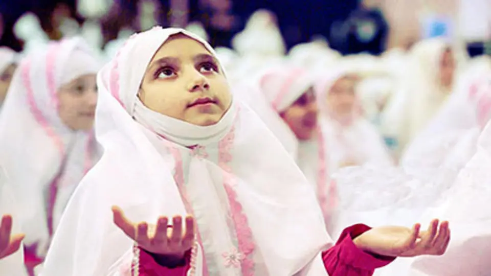 توصیه عجیب صداوسیما به «وادار» کردن کودکان برای نماز‌خواندن!ّ/ عکس

