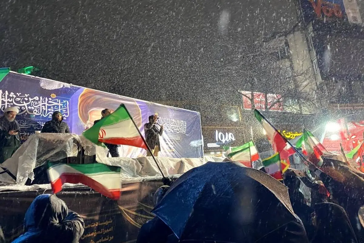 شب قدر تهران زیر بارش برف و باران+ فیلم 