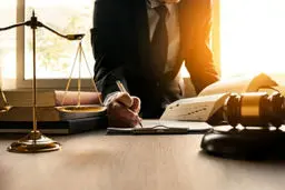 چگونه وکیل تسخیری بگیریم؟