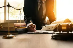 چگونه وکیل تسخیری بگیریم؟