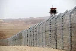 منابع امنیتی اسرائیل: طرح ایجاد مناطق حائل در مرزهای چهار کشور عربی و غزه آغاز شد