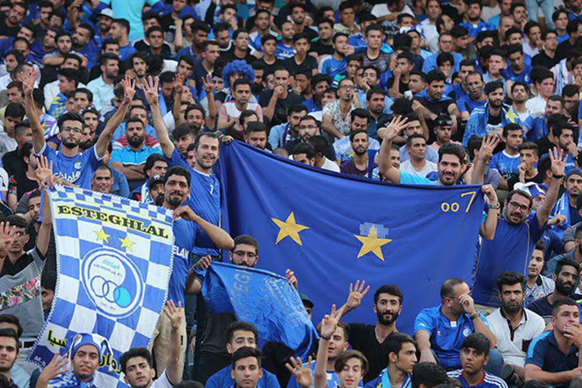 قدردانی هواداران استقلال از حسینی پس از درخشش مقابل النصر + ویدئو