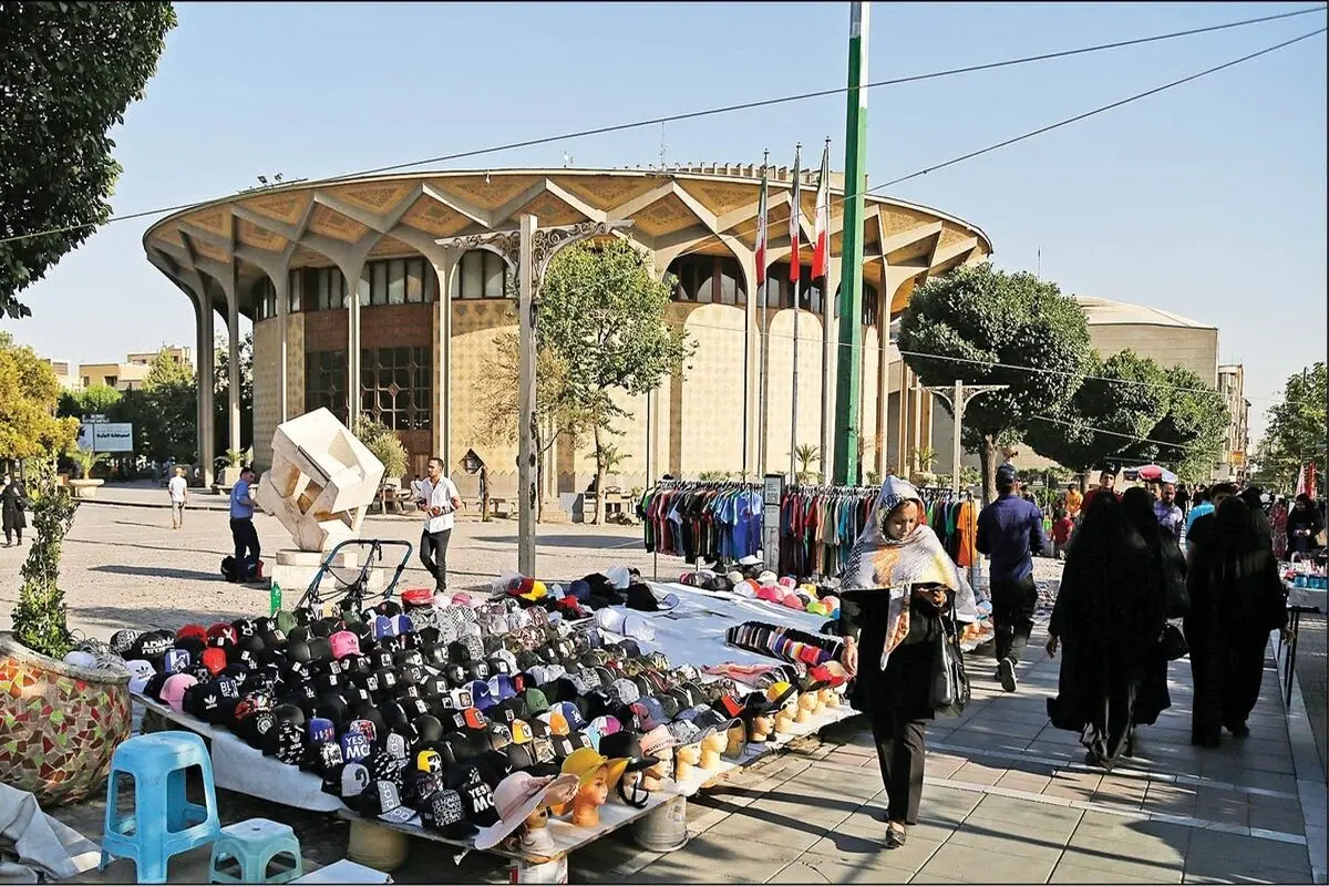 ممنوعیت دستفروشی در چهارراه ولیعصر باراه‌اندازی بازارچه «سرمد»