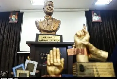 مراسم رونمایی از تندیس وزیر خارجه پیشین