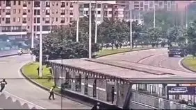 حمله معترضان ضدترامپ با تیر و کمان به سفارت آمریکا در کلمبیا + ویدیو