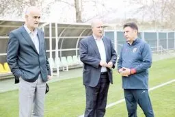 تحقیر خارجی با منشأ داخلی