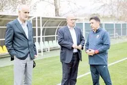 تحقیر خارجی با منشأ داخلی