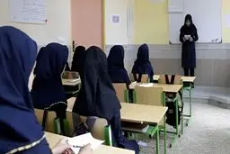 مسمومیت ۸ نفر بر اثر شوخی با اسپری فلفل در یک مدرسه