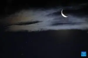نقاط تاریک ماه روشن می شود 
