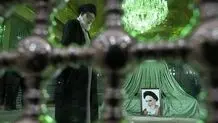 Leader attends mausoleum of Imam Khomeini