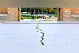 سی وسه پل هم ترک خورد