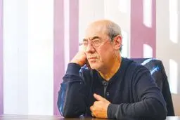 سینما از درون وفاق ندارد، همه در آن دخالت می‌کنند