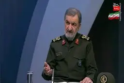 محسن رضایی  با لباس  سپاه در شبکه خبر 