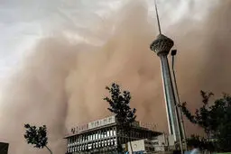 پیش‌بینی هوای تهران طی روزهای آینده/ حتمال بارش‌های پراکنده باران همراه با وزش باد شدید