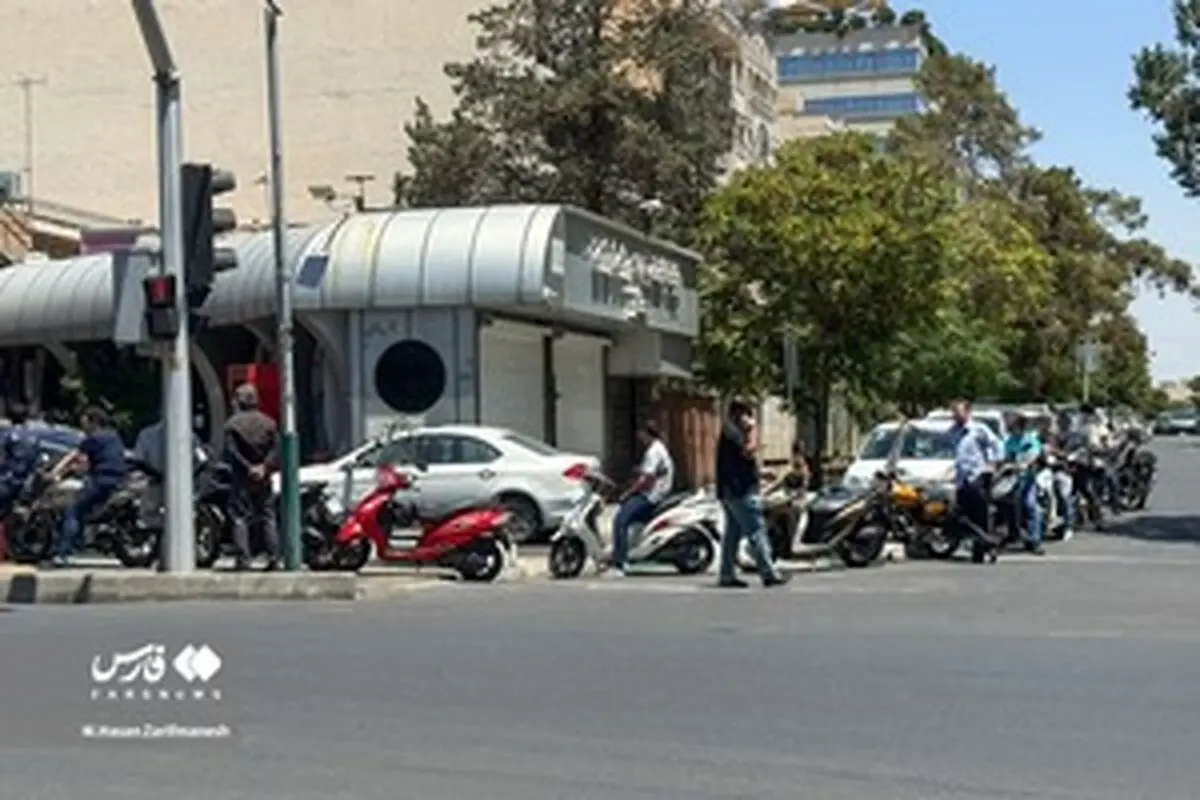 بازداشت مسئولین یک جایگاه سوخت در تهران به دلیل عدم ارائه بنزین

