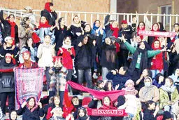 نساجی – پرسپولیس بدون حضور  زنان؛ چرا؟
