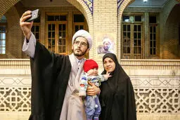 طلبه‌ها در «اداره حداقلی زندگی» خود با مشکلات متعدد درگیرند