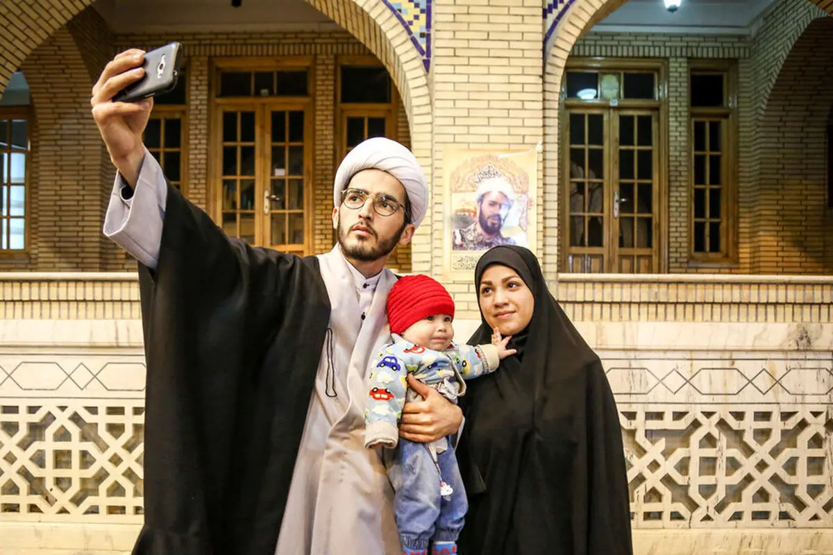 طلبه‌ها در «اداره حداقلی زندگی» خود با مشکلات متعدد درگیرند