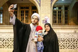 طلبه‌ها در «اداره حداقلی زندگی» خود با مشکلات متعدد درگیرند
