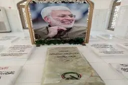 حضور مخبر سر مزار شهید ابومهدی المهندس در نجف+ ویدئو
