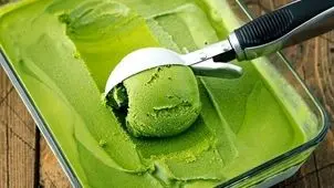 طرز تهیه بستنی چغاله بادام کشدار و پفکی