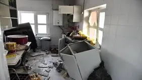 ۴ نشانه‌ مهم ریزش ساختمان پس از انفجار / چطور بفهمیم خانه ایمن نیست و باید فوراً خارج شویم؟