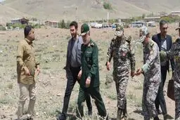 بازدید امیر صباحی‌فرد و سردار حاجی‌زاده از مواضع پدافندی نطنز و خنداب