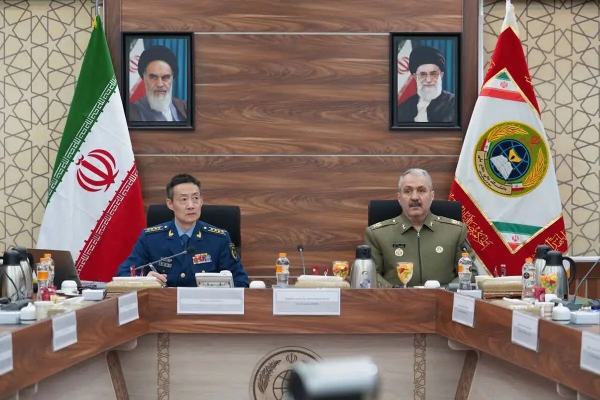 إیران والصین تؤکدان على تعزیز الدبلوماسیة الدفاعیة والتعاون العلمی بینهما