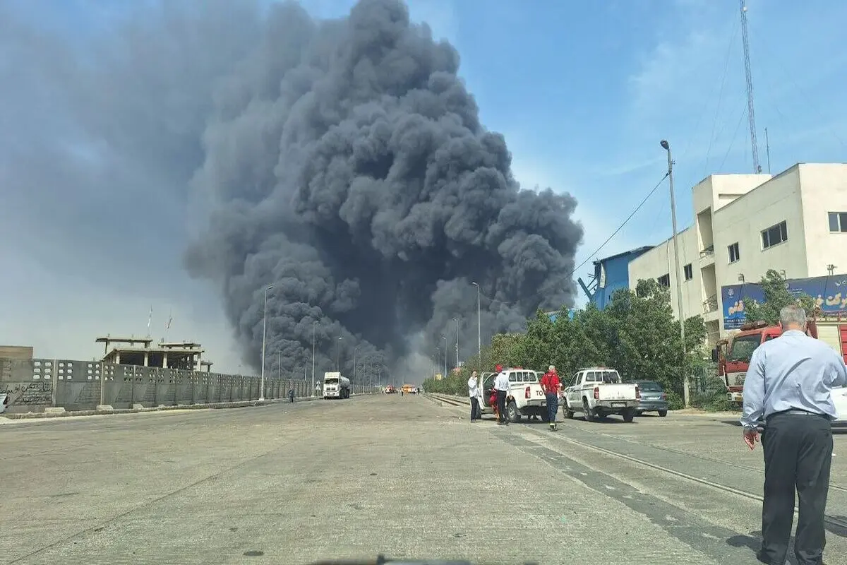 حریق انفجار بندر شهید رجایی‌ ادامه دارد 