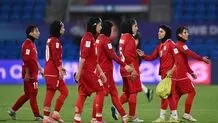 عکس دسته‌جمعی اعضای تیم فوتبال زنان در مرز بازرگان
