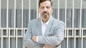 تهران پشت دیوارهای مکه
