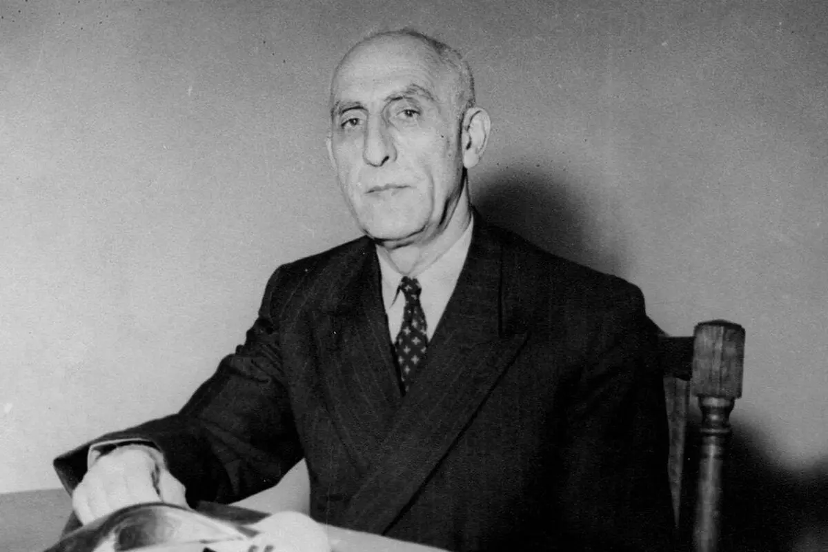 مصدق و میل دموکراسی‌