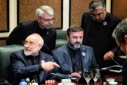 عکس‌های تیم مذاکره‌کننده ایران در هواپیما در حال سفر به سوئیس