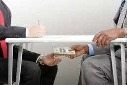 پزشکان  و  زیرمیزى
