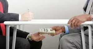 پزشکان  و  زیرمیزى
