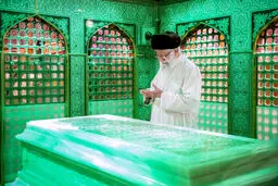 رهبر انقلاب سر مزار ابراهیم رئیسی/ مضجع امام رضا(ع) با حضور رهبری غبارروبی شد/ عکس
