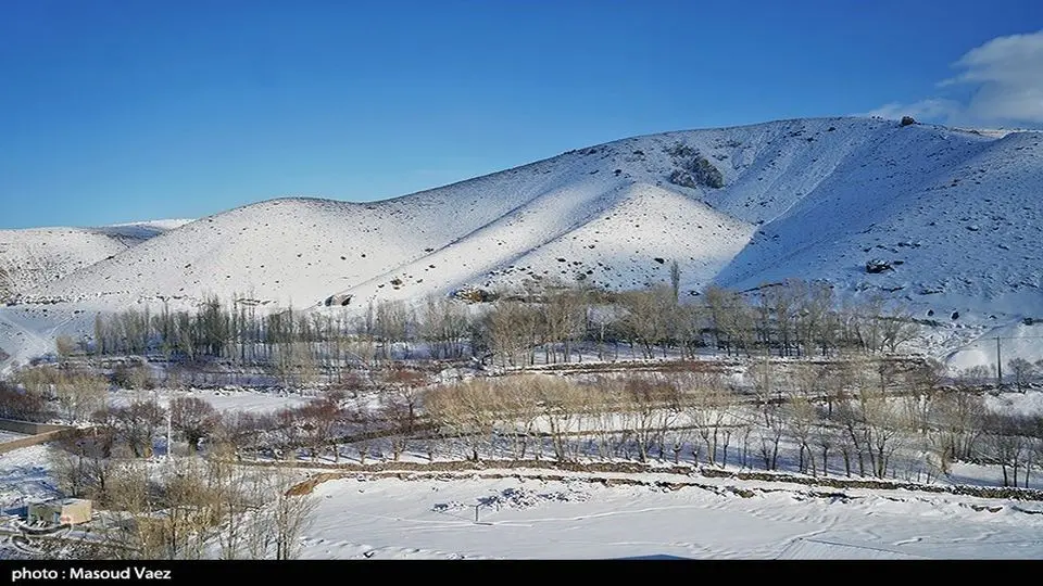 تصاویری زیبا از بارش برف در قلب پنیر تبریز 