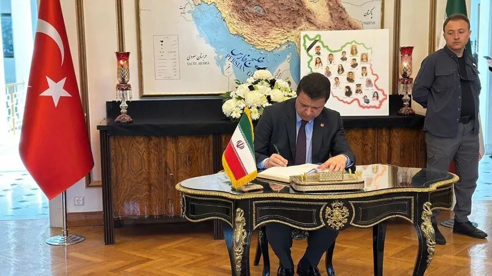 حضور مقامات ترکیه در سفارت ایران برای ادای احترام و ابراز تسلیت