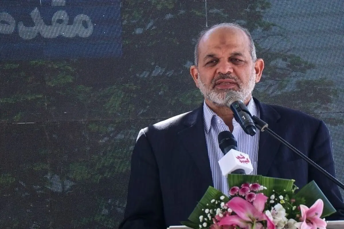 وزیر کشور: برای ترویج بی‌حجابی در ایران به افراد پول می‌دهند تا با وضع نامناسب در خیابان تردد کنند / حجاب برای زن ایرانی مصونیت ایجاد کرده / در فضای مجازی و حقیقی به دنبال ترویج بی بندوباری و هرزگی در جامعه اسلامی هستند 