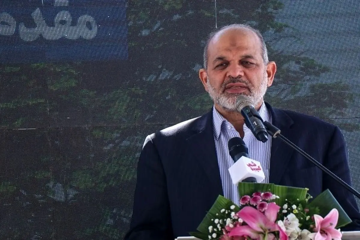 وزیر کشور: برای ترویج بی‌حجابی در ایران به افراد پول می‌دهند تا با وضع نامناسب در خیابان تردد کنند / حجاب برای زن ایرانی مصونیت ایجاد کرده / در فضای مجازی و حقیقی به دنبال ترویج بی بندوباری و هرزگی در جامعه اسلامی هستند 