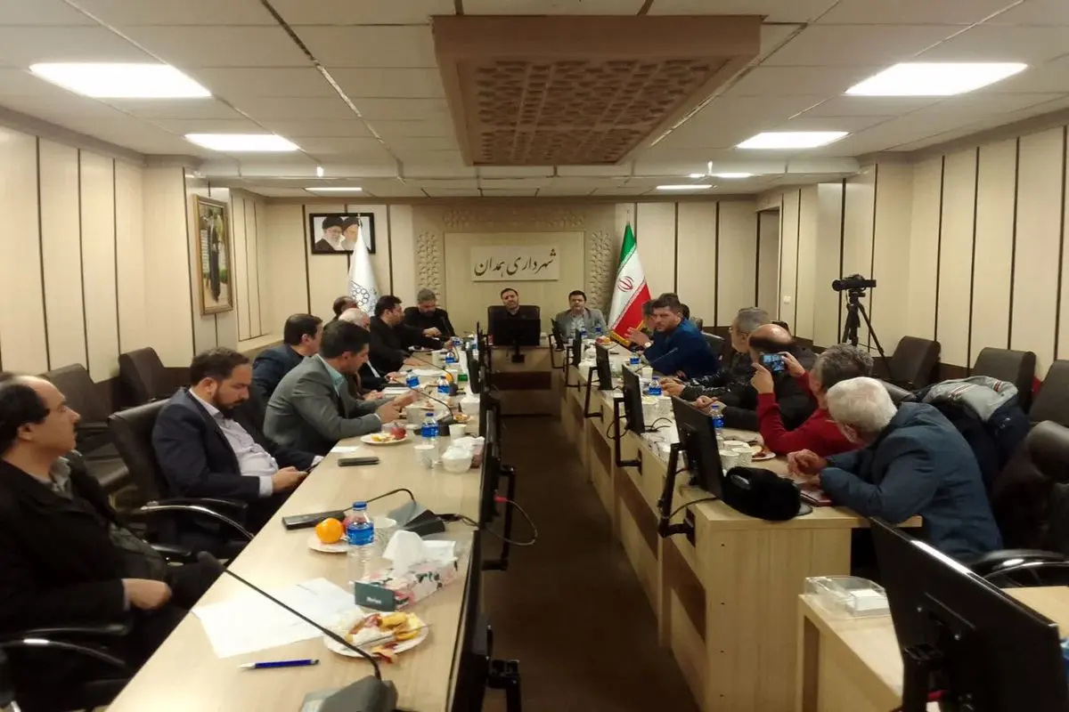 گفتگوی سه ساعته با معتمدین و همیاران محلات 