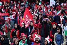 استقبال بی‌نظیر بانوان از بلیت‌های پرسپولیس