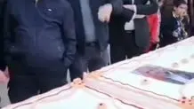 کیک ۱۲ متری در جشن نماینده مجلس! + فیلم