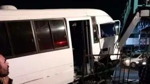 انحراف مینی‌بوس در بزرگراه آیت‌الله سعیدی/ ۱۰ نفر مصدوم شدند