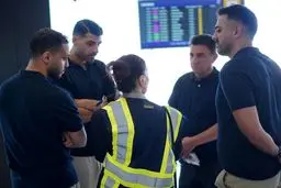 مشکل برای طارمی پس از بازی ایران نیوزیلند + عکس  / تیم ملی با تاخیر از لس آنجلس خارج شد