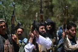 طالبان عددی نیستند که از ما باج بگیرند/چرا آنها را به جلسات دعوت می‌کنید؟