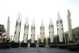 موشک بالستیک چیست و چه تفاوتی با کروز دارد؟